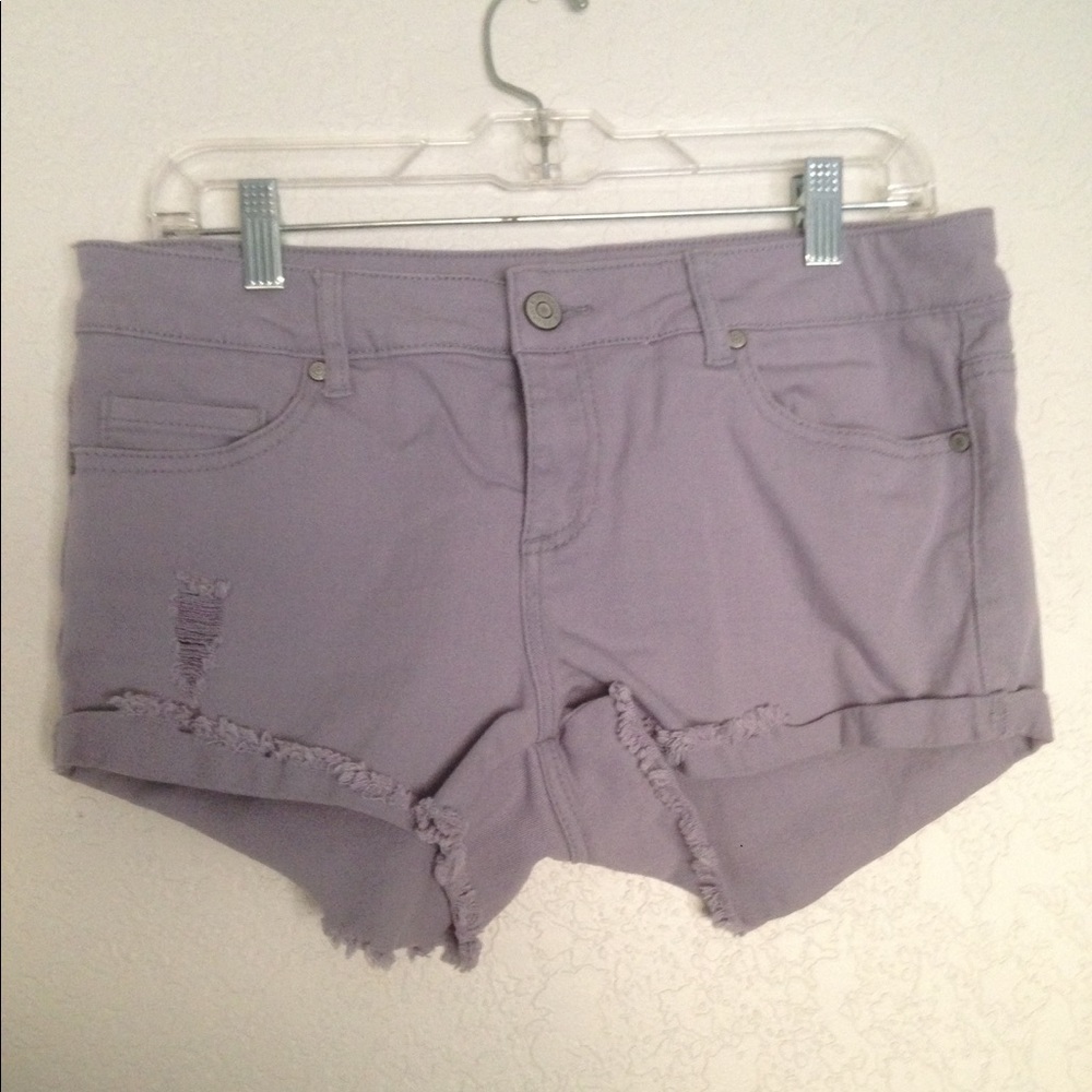 Distressed short shorts